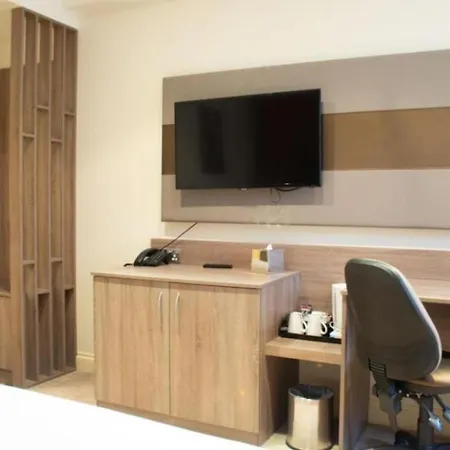 Tong Park Hotel