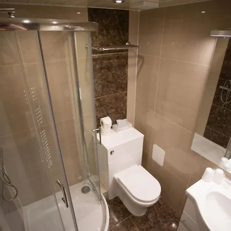 Tong Park Hotel