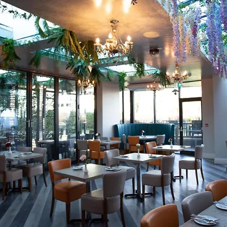 Tong Park Hotel 4*