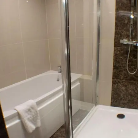Tong Park Hotel
