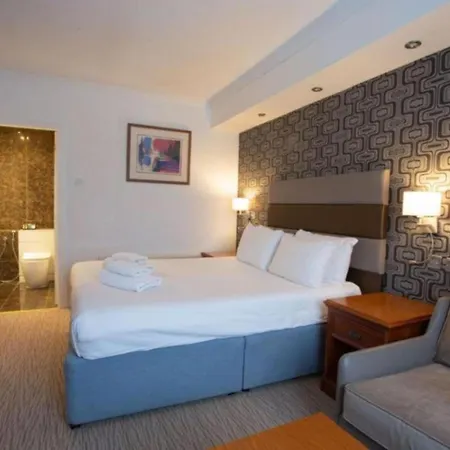 Tong Park Hotel 4*
