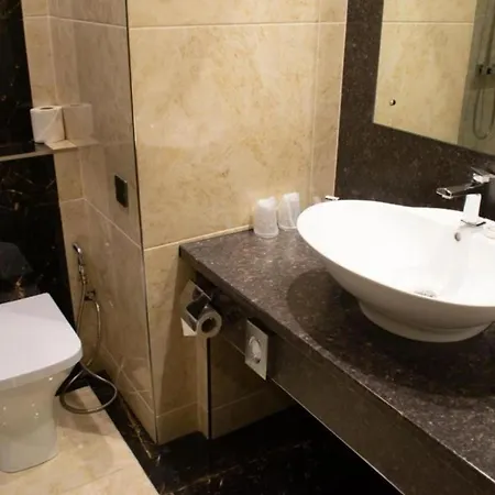 Tong Park Hotel