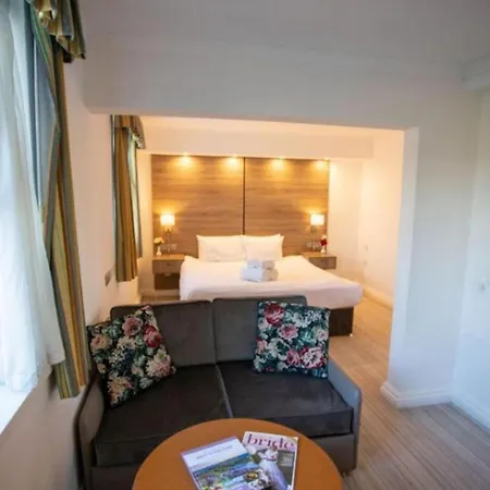 Tong Park Hotel