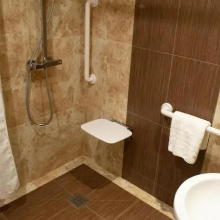 Tong Park Hotel